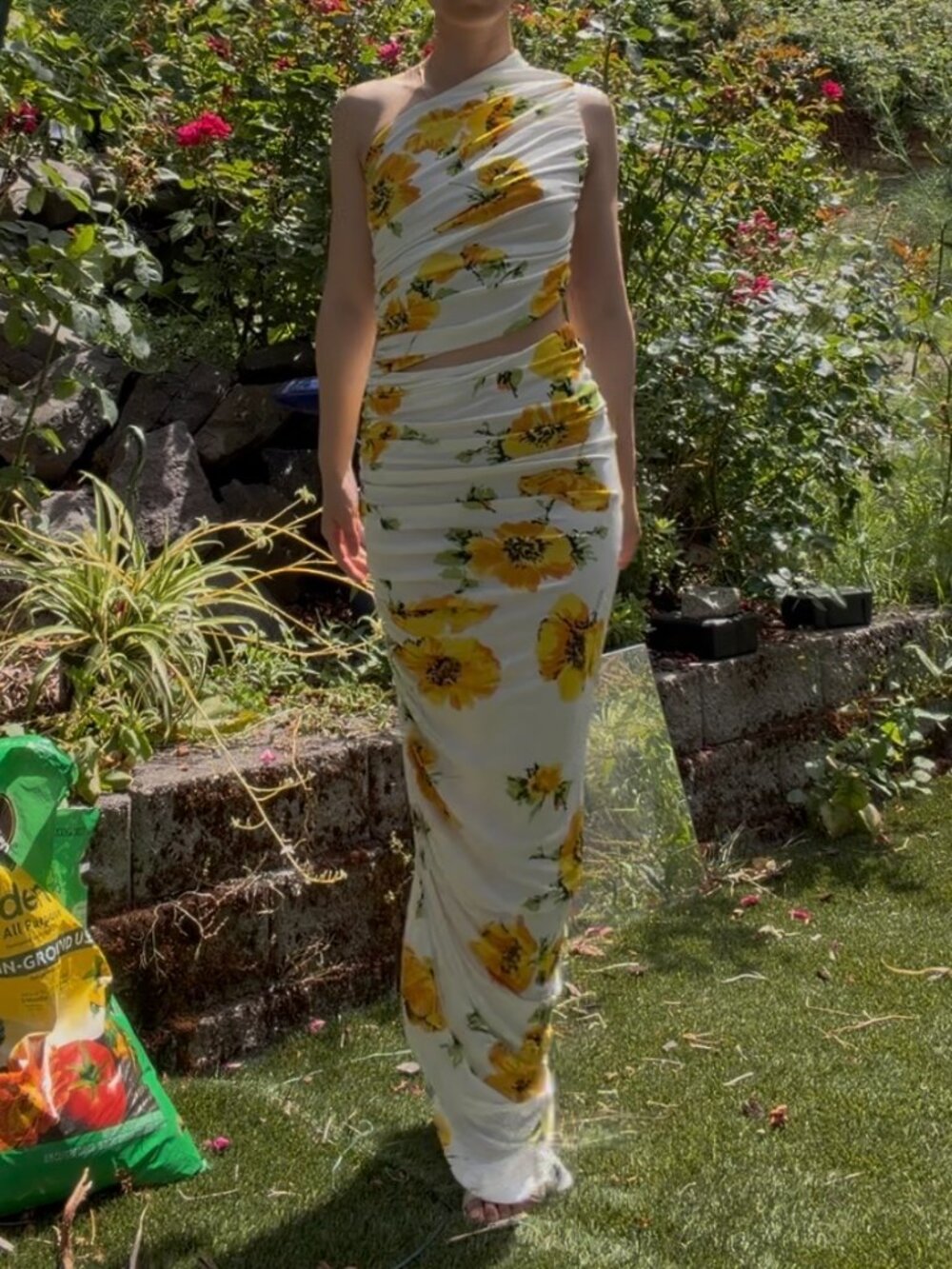 ALAÏA WHITE/YELLOW PRINTED CUTOUT DRESS - Picture 5 of 9